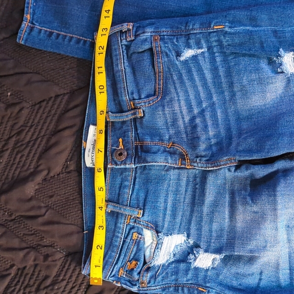 Slightly distressed skinnies - Picture 4 of 7